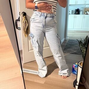 Light wash baggy jeans with pockets